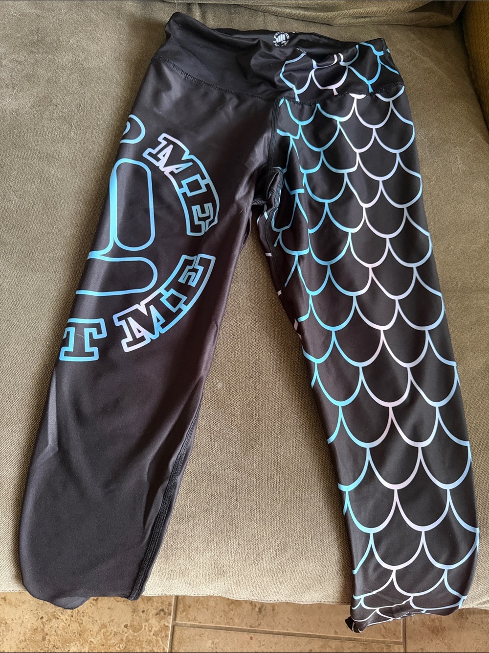 Feed Me Fight Me Black Leggings with Blue Gradient Scale Print